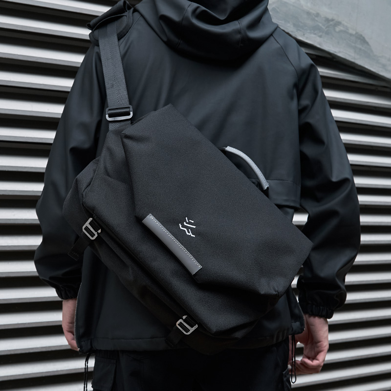 Interior Design Journal - MOYYI Desain Tas Kurir Laptop Besar